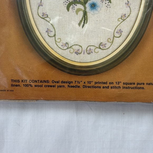 Elsa Williams Crewel Embroidery Kit Wool Needlecraft Flowers Oval Wall Art Decor - Picture 4 of 6